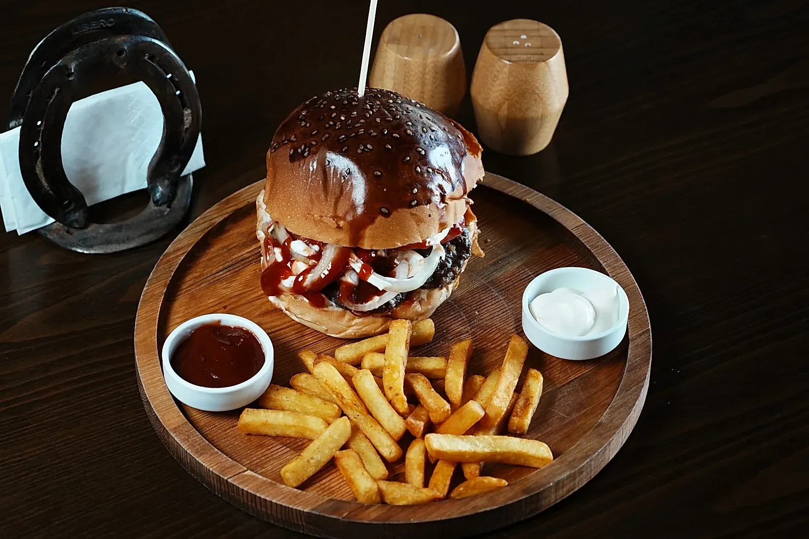 Hamburger Menü (Ev yapımı köfte ile Servis Edilir.)